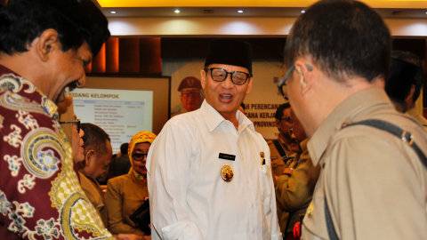 Gubernur Banten Mengajak Masyarakata Untuk Berbelanja Kebutuhan Sehari - Hari di Warung Sekitar Rumah Dibandingkan di Mal, ini Alasannya