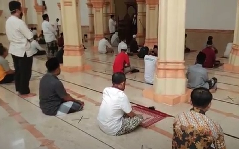 Jelang Penerapan New Normal Pada 1 Juni Mendatang, Masjid Agung Al Muhtarom Pekalongan Menggelar Salat Jum'at