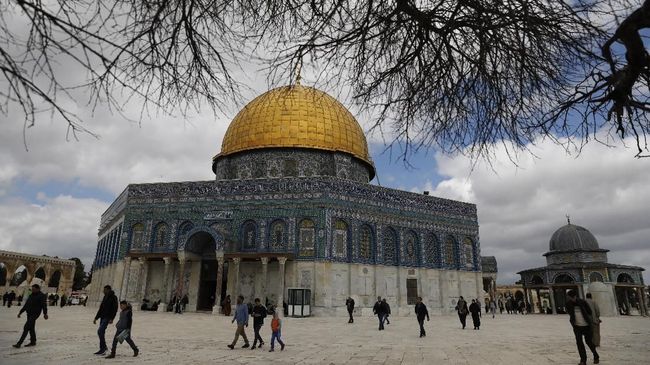 Masjid Al-Aqsa di Yerusalem Kembali Dibuka Hari Ini