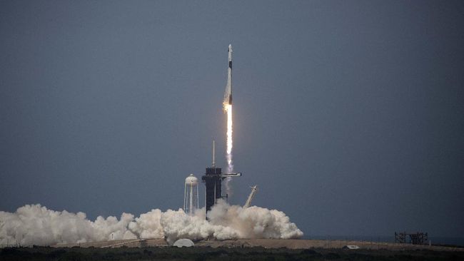 Absen Sejak 2011, SpaceX Bawa Astronaut AS ke Luar Angkasa