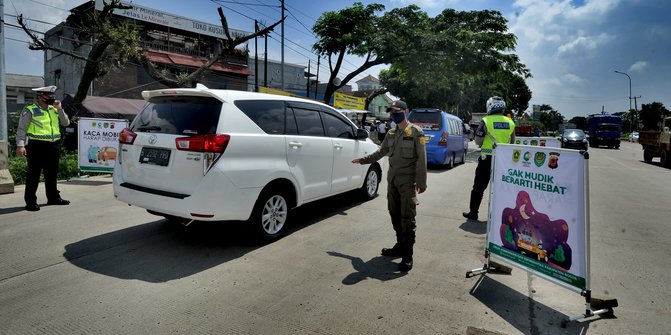 Polisi Masih Terus Mengawal Aturan Larangan Mudik Selama Pandemi Virus Corona, Polri Putar Arah 37 Ribu Kendaraan Pemudik Arus Balik