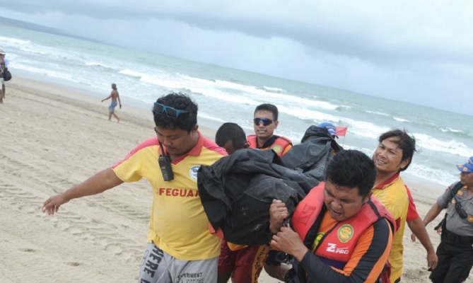 Tiga Orang Terseret Ombak Besar Saat Memancing di Pantai Puri Tri Agung Sungailiat, 1 Orang Ditemukan Tewas