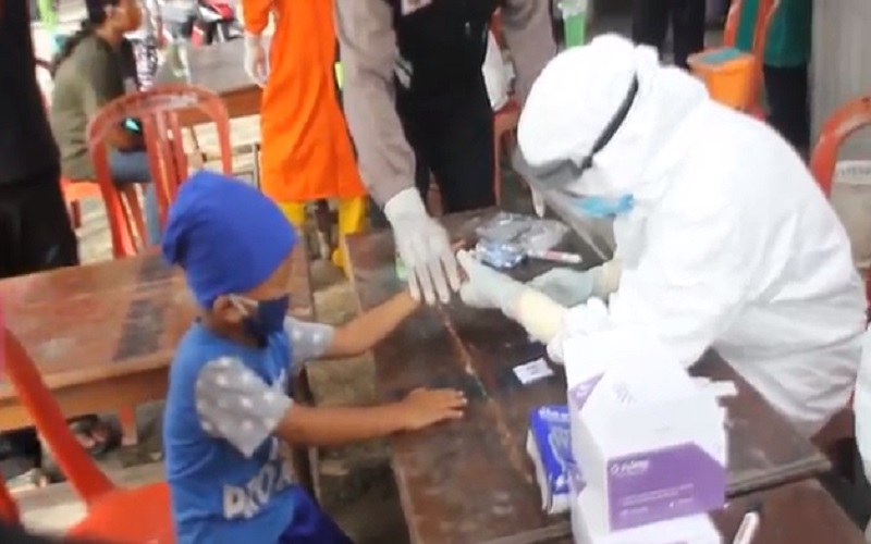Pemkab Grobogan Terus Menggelar Rapid Test Massal Secara Acak,  Anak-Anak Desa di Grobogan Ikut Rapid Test Covid-19, Sempat Menangis Ketakutan