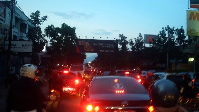 Kemacetan Saat Jam Pulang Kerja Kembali Menghiasi Kota Bandung, Padahal Covid-19 Belum Turun-turun, 'Dua Bulan Terakhir Nyaris Sepi'