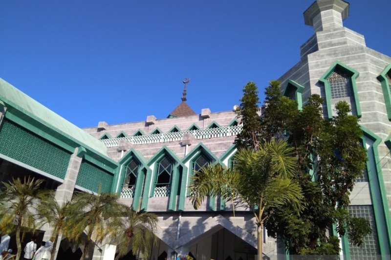 Masjid Al-Markaz Al-Islami Jenderal M Jusuf Makassar Menggelar Salat Jumat, Tetap Mengedepankan Protokol Kesehatan
