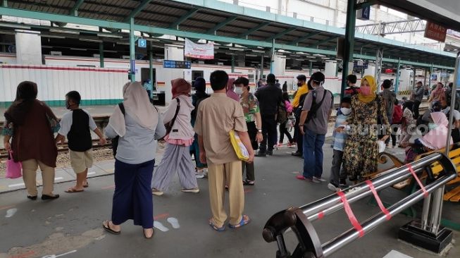 Gubernur DKI Jakarta Telah Melonggarkan Aturan PSBB di Masa Transisi New Normal, Banyak Warga Masih Abaikan Jaga Jarak!