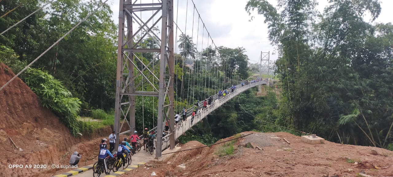 Jembatan Gantung Winduhaji - Citangtu Jadi Ajang Rekreasi Goweser