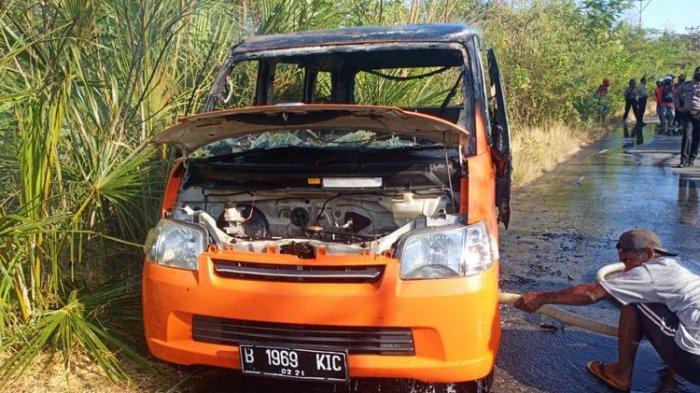 Waduh, Mobil Pos Pembawa Uang Rp 840 Juta untuk Bansos Terbakar di Kupang