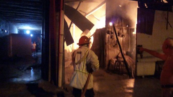 Pabrik Roti di Desa Megucilik Cirebon Ludes Dilalap Si Jago Merah, Mobil Boks Ikut Terbakar  