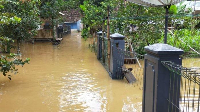Hingga Kini Sudah 500 Rumah Terendam Banjir di Sukaresik, Kabupaten Tasikmalaya