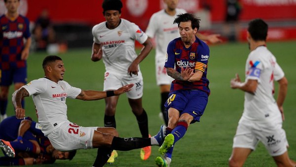 Serang Leher Lawan, Messi Beruntung Tak Dapat Kartu