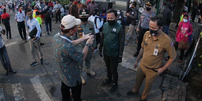 Masih Terjadi Penumpukan Penumpang di Stasiun Bogor, Bima Arya Sebut Aturan Kerja Shift di Jakarta Tak Maksimal