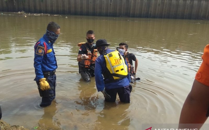 Anak Berusia 10 Tahun Terseret Arus Saat Berenang di Pintu Air Pesanggrahan Jakarta Barat, Ditemukan Tewas