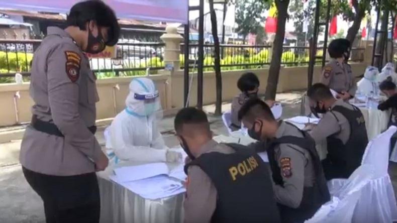 Ratusan Personel Polda Sumut Rapid Test dan Swab Test, Sebanyak 5 Orang Polisi Dinyatakan Rekatif Virus Corona