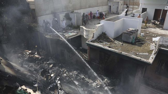 Insiden Pesawat Pakistan Jatuh karena Pilot Sibuk Bahas Covid
