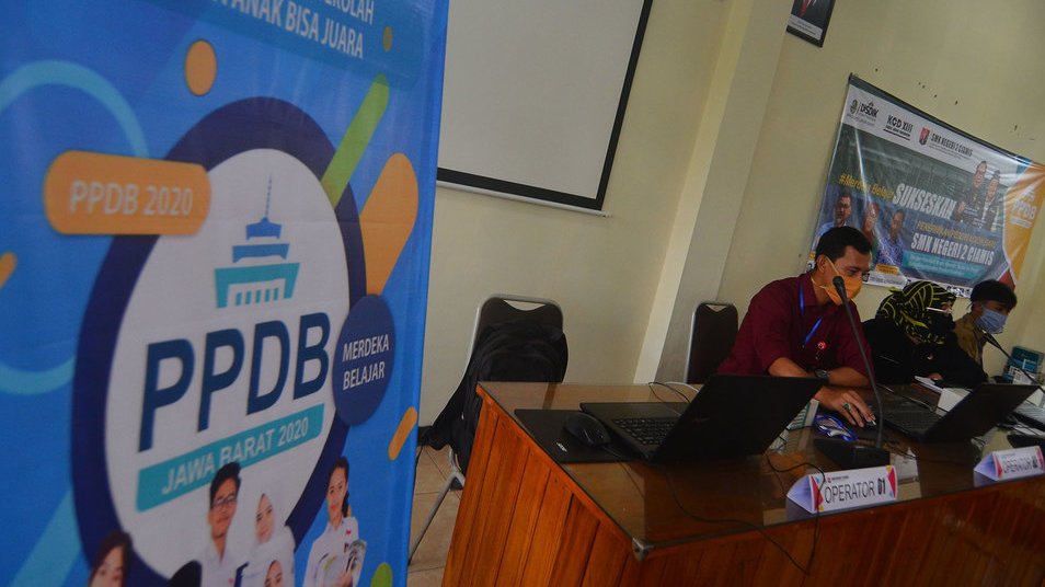 Laman PPDB Sempat Error, PPDB Tingkat SMA Sederajat di Sumatera Barat Diperpanjang