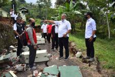 Lokasi Bencana Tanah Longsor Pamulihan-Subang Ditinjau Bupati Acep
