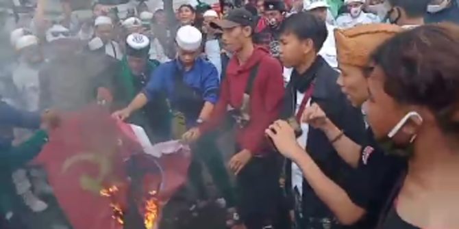 Sekjen PDIP Duga Pembakaran Bendera Bertujuan Ganggu Pemerintahan Jokowi