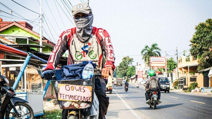 Seorang kakek Berusia 56 Tahun Berkeliling Pualu Jawa, Madura dan Bali dengan Sepeda Tua Miliknya, 'Saya Hanya Bawa Uang Rp 140 Ribu'