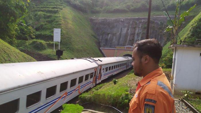 Menyusuri Terowongan Sasaksaat yang Berusia 118 Tahun, Hubungkan Jalur Kereta Api Bandung-Jakarta