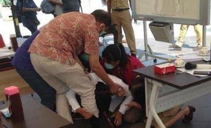 Wali Kota Surabaya Bersujud di Depan Para Dokter dari IDI, 'Dia Minta Maaf karena Tak Ingin Warga Disalahkan' Ujar Ketua DPRD Surabaya