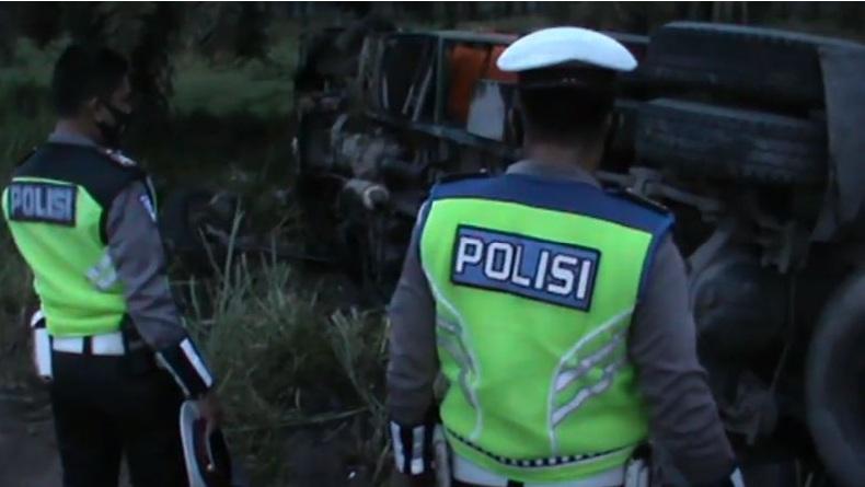 Kecelakaan Dua Kendaraan Truk di Jalinsum Kabupaten Batubara Sumut, Hindari Motor