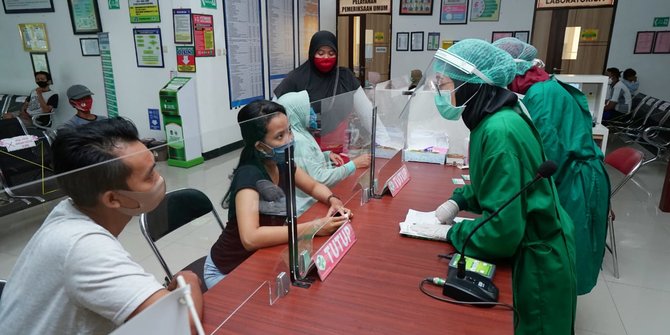 Pemkab Banyuwangi Menyalurkan Dana Insentif yang Berasal dari APBD Bgai Para Tenaga Kesehatan, Disalurkan sebesar Rp.3,9 miliar