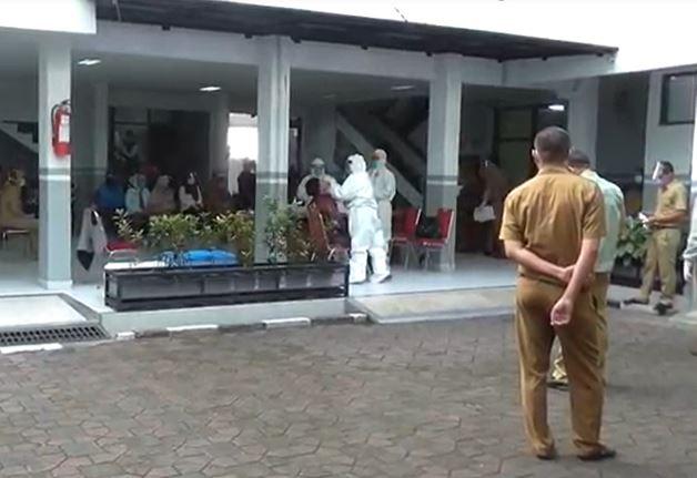 Ratusan Pegawai DKP Provinsi Jawa Baray Menjalani Tes Swab, Usai Kadis Kelautan Jabar Meninggal karena Covid-19