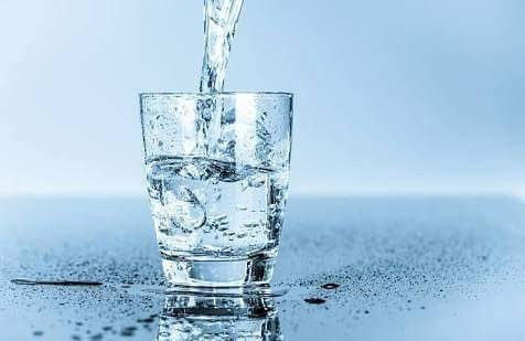 Air putih Minuman yang Sangat Baik Untuk Kesehatan, Manfaatnya Banyak, Salah Satunya Bikin Kulit Berkilau