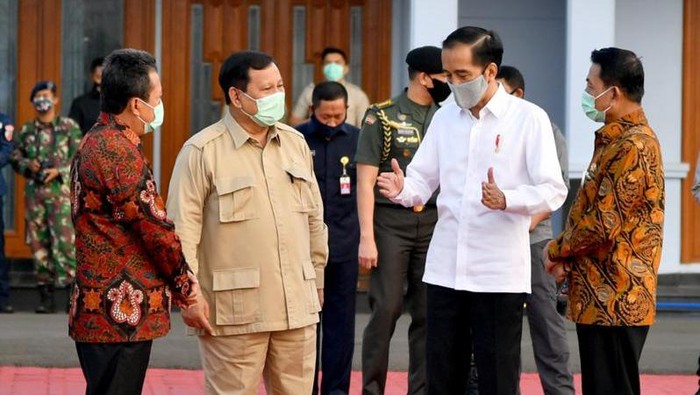 Presiden Jokowi Didampingi Oleh Menteri Pertahanan Prabowo Subianto Tinjau Lokasi Food Estate di Kalteng Hari Ini