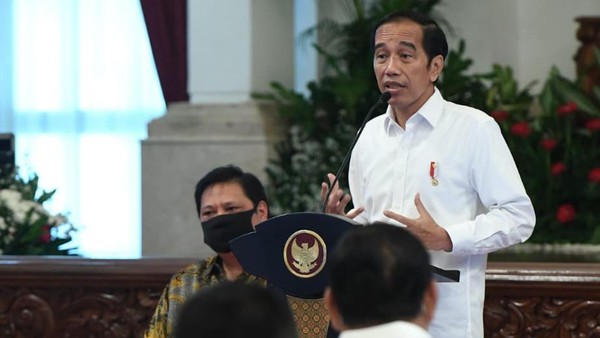 Pakar Gestur: Ada Senyum Nyinyir di Bibir Jokowi ke Menteri
