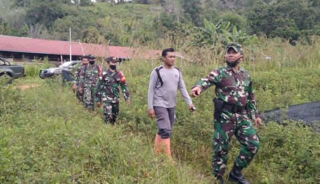 Satgas TNI Membangun Jalan Sepanjang 7.2 Kilometer Untuk Warga  di Desa Sungai Abau kabupaten Kapuas Hulu