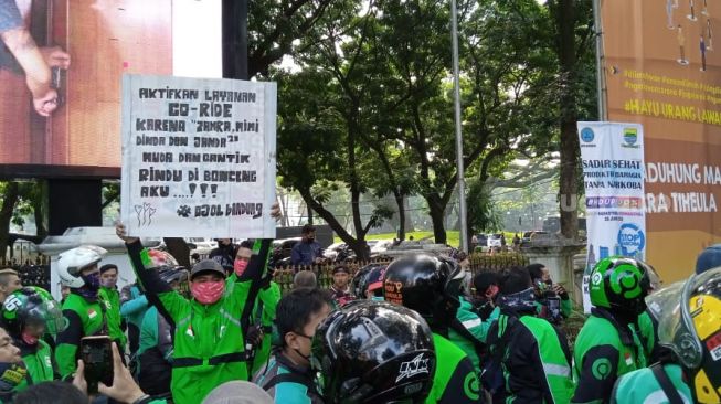 Demo, Ojol di Bandung Tuntut Layanan Bawa Penumpang Dibuka