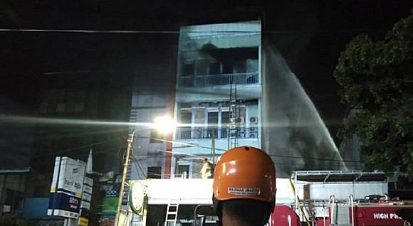 Kebakaran Terjadi di Kawasan Pertokoan Di PIK Jakarta Utara, 2 Orang Tewas