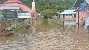Hujan Deras dan Sungai Tersumbat Sampah, Banjir Melanda Ratusan Rumah di Weda Selatan Maluku Utara