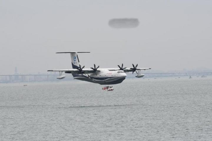 China Sukses Menguji Coba Pesawat Amfibi Terbesar di Dunia (AG600), Penerbangan Perdana di Atas Laut di Qingdao