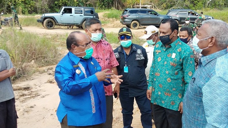 Gubernur Papua Barat Meninjau Lokasi Galian C yang Diduga Menjadi Penyebab Banjir di Kota Sorong