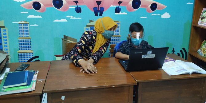 Siswa SDN 1 Kota Banjar Tak Punya Gawai, Terpaksa Belajar Sendiri di Sekolah