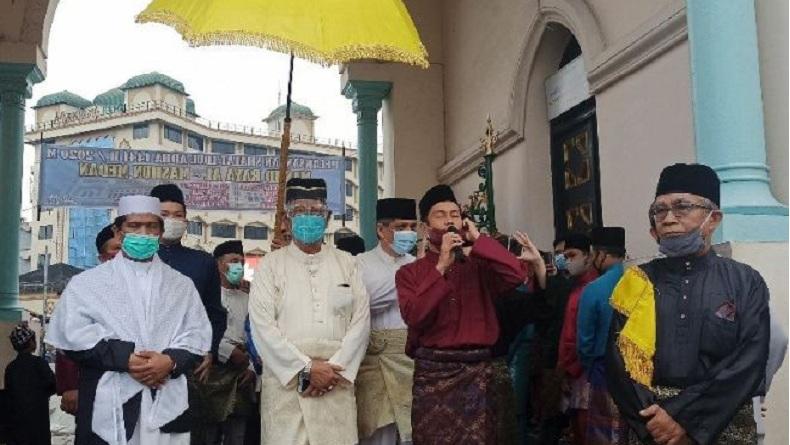 Sultan Deli Melaksanaan Salat Idul Adha 1441 H Bersama Ribuan Warga di Masjid Raya Raya Al Mashun Kota Medan