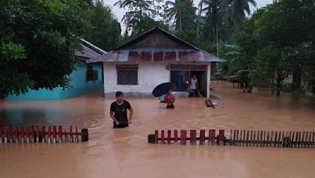 BMKG Sulteng Menyatakan Curah Hujan Hingga Kini Masih Tinggi, Warga Diminta Waspadai Banjir-Longsor