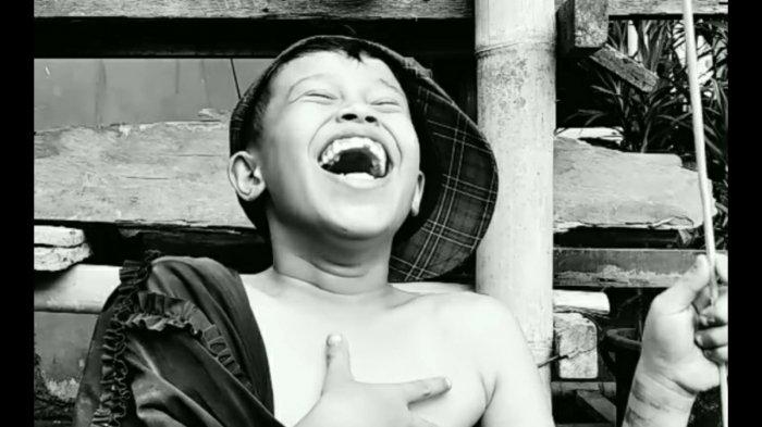 Ini Dia Entong Kopit, Bocah Nyablak Viral Suka Ketawa Bilang 'Oh Jadi Elu', Kini Terkenal Masuk TV