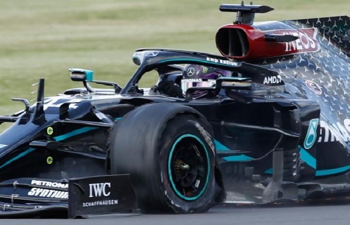 Drama Pada Putaran Akhir Mewarnai GP Inggris, Lewis Hamilton Berhasil Menjadi Juara