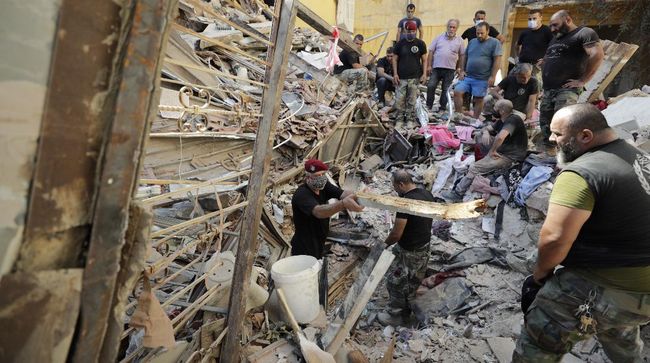 Ledakan Beirut Terekam Kamera Dokumentasi Pasangan Pengantin