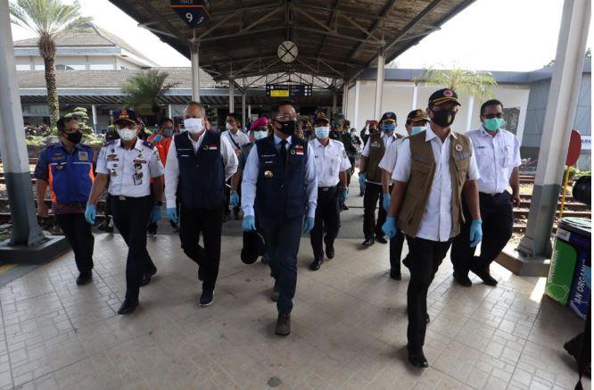 Gubernur Jawa Barat Menyebut Lockdown dan Kampanye Masker Sama Dalam Menangani Kasus Virus Corona, 'Pakai Masker Kalau Mau Ekonomi dan Sekolah Berjalan'