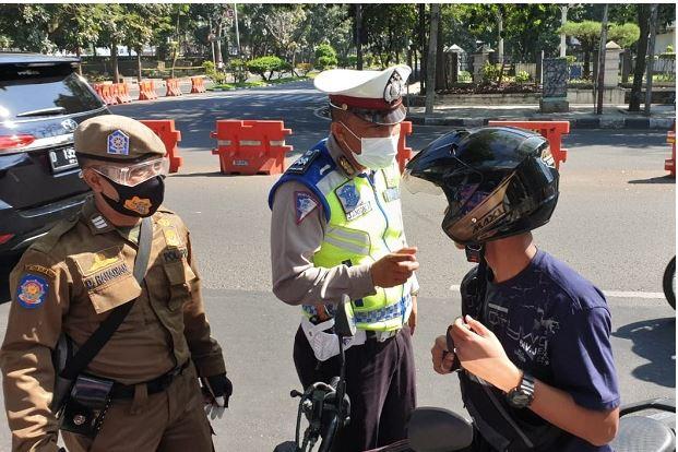 Sebanyak 927 Orang Melanggar Aturan Memakasi Masker dalam Operasi yang Digelar Satpol PP Jawa Barat, 41 di Antaranya ASN