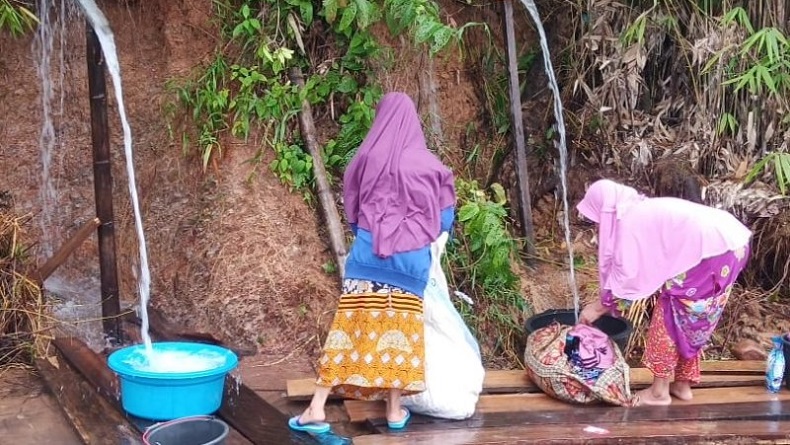 Warga Bobong di Provinsi Maluku Utara Sudah Bisa Menikmati Air Bersih, Pipa PDAM Selesai Diperbaiki