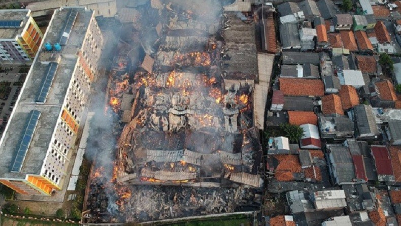 Kebakaran Terjadi di Pabrik Mebel di Kawasan Cakung, 1.200 Karyawan Tak Bisa Bekerja