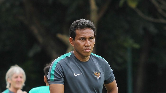 Pelatih Timnas Indonesia U-16 Bima Sakti Memberikan waktu Satu Minggu ke Pemain - Pemain Baru Untuk Unjuk Kemampuan