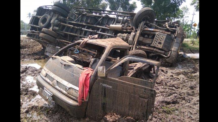 BREAKING NEWS: Kecelakaan di Jalur Maut Gekbrong, Truk Tronton Hantam Pikap, Sopir Loncat ke Sawah