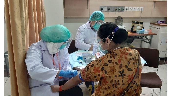 19 Relawan Mendapat Suntikan Pertama Uji Vaksin Covid-19, Disaksikan Presiden